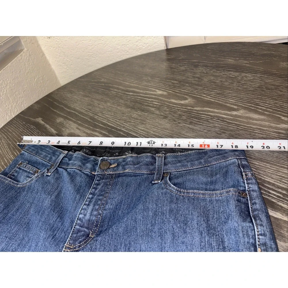 MERONA Woman's Size 16 Jeans  Stretch Mid Rise Casual Blue Denim 5-Pocket Design